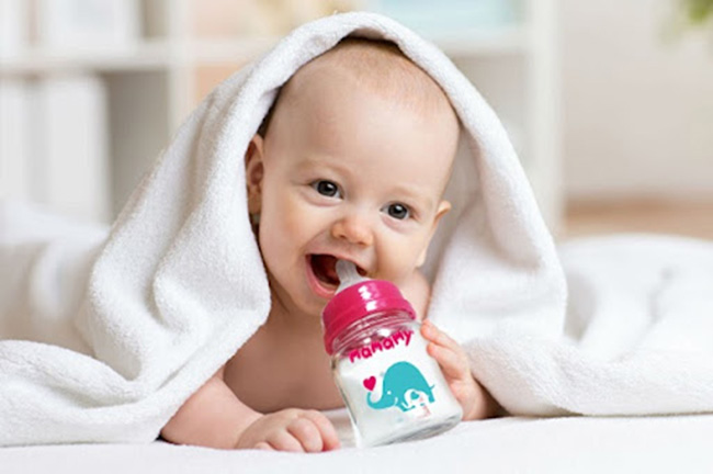 Việc chọn kích thước lỗ sữa phù hợp với con rất quan trọng