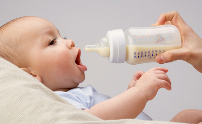 5 Nguyên tắc pha sữa non cho bé