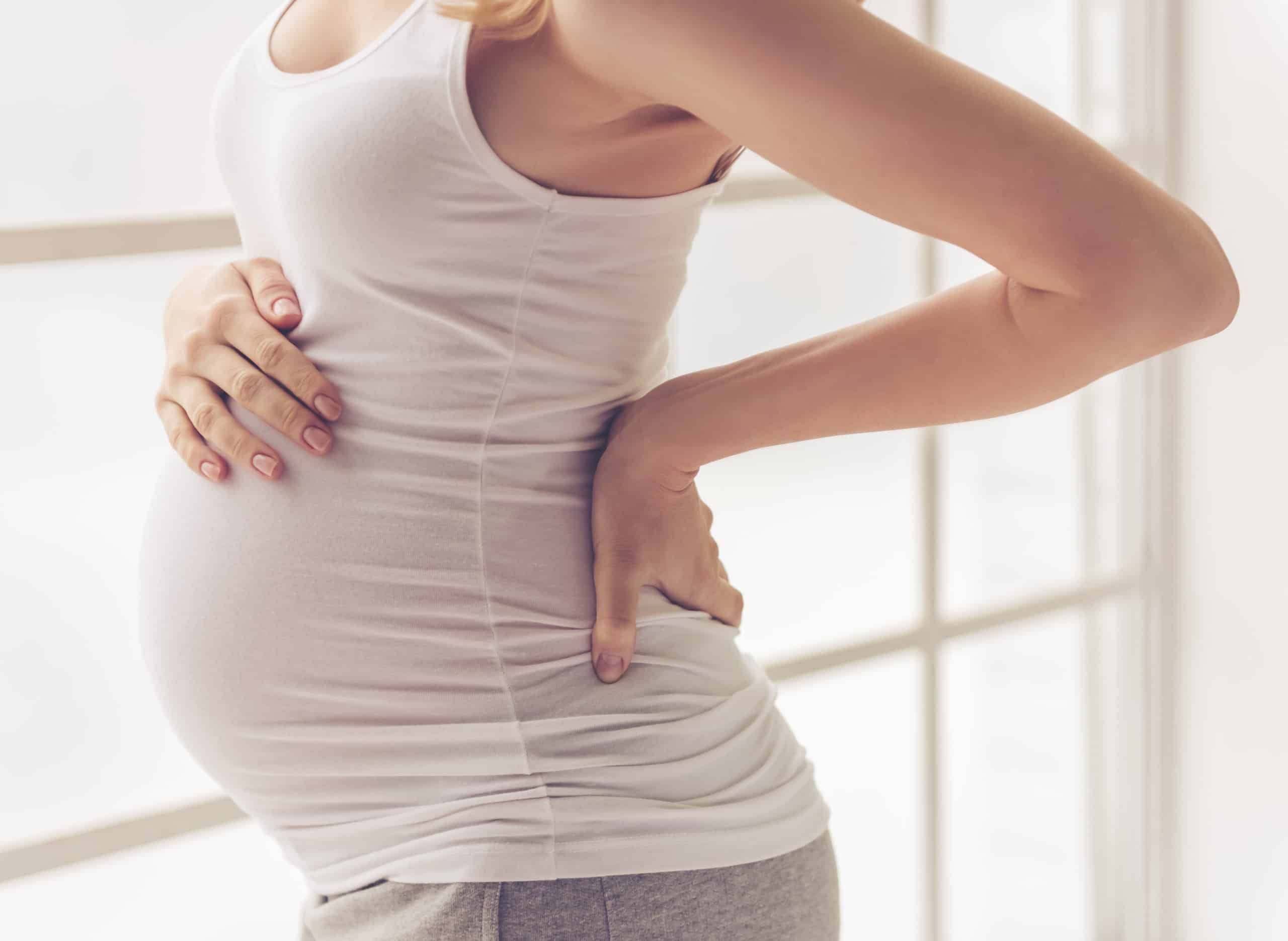 Mẹ mang thai ba tháng đầu đau lưng cần làm gì?