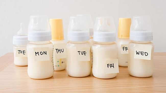 Các chuyên gia Nhi khoa khuyến cáo mẹ không nên pha sẵn sữa trữ lạnh bởi tiềm ẩn nguy cơ nhiễm khuẩn đường ruột 