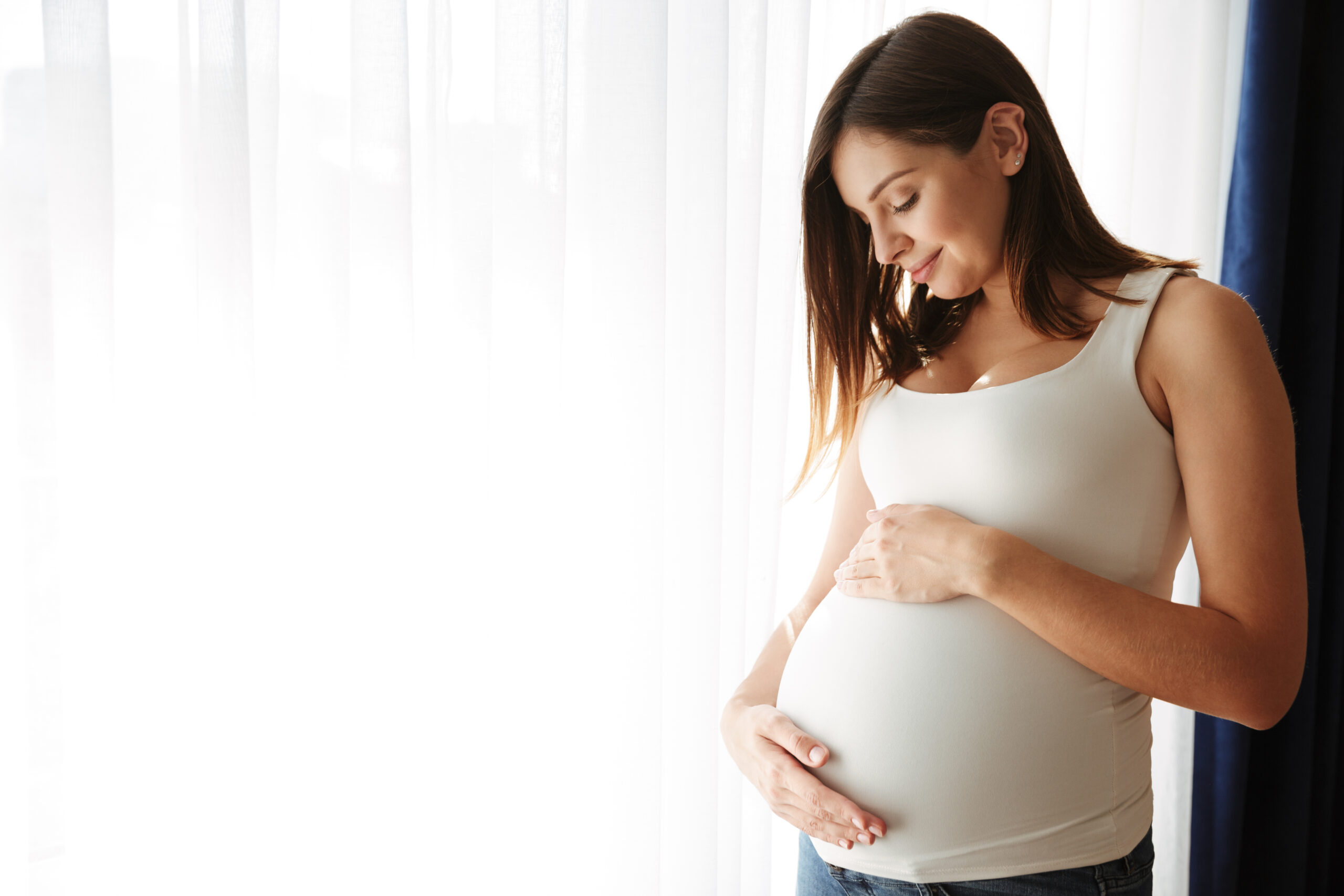 Cơ thể mẹ bầu không đáp ứng kịp với những thay đổi của thời tiết, sức đề kháng giảm khiến cho mẹ dễ mắc phải các bệnh về đường hô hấp
