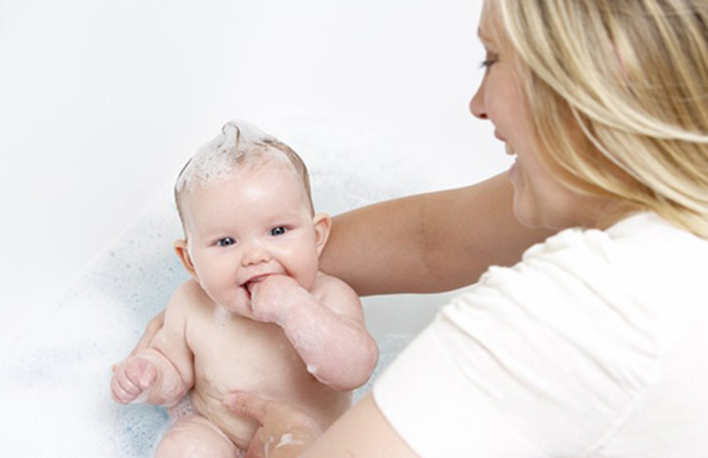 Sữa tắm thường có chất tạo bọt dễ gây kích ứng vùng kín
