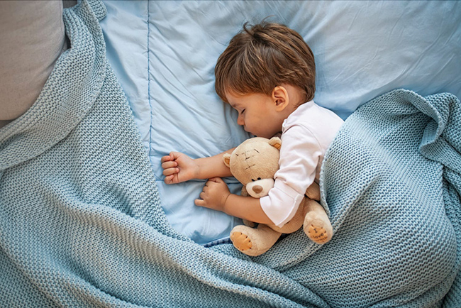 Trẻ sơ sinh bú ít ngủ nhiều có tốt không?