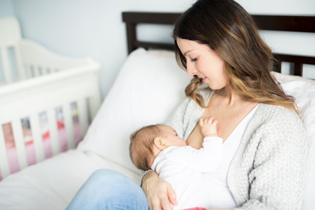 Vỗ ợ hơi là cách giúp hệ tiêu hóa của bé hoạt động tốt hơn