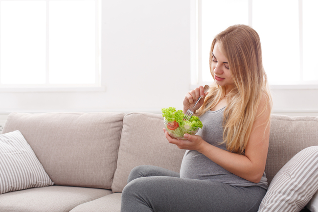 Mẹ mang thai 3 tháng đầu ăn rau dền giúp bổ sung canxi cho thai nhi