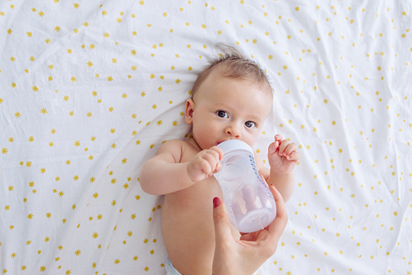 [GIẢI ĐÁP] Có nên cho trẻ sơ sinh uống nước?