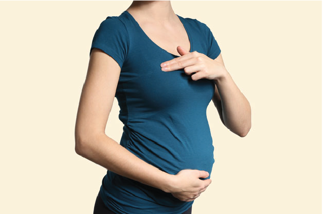 Ra sữa non sớm là một dấu hiệu thai yếu 3 tháng đầu