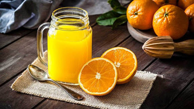 Nước cam không những giàu vitamin C mà có chứa canxi nữa đấy!