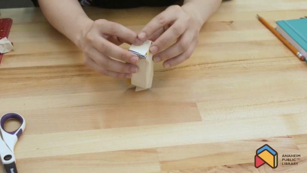 Cách làm đồ chơi rút gỗ bằng giấy