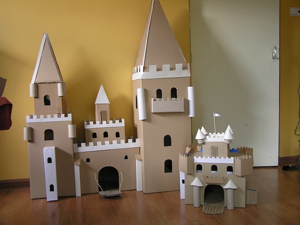 Những lâu đài xinh xắn làm bằng bìa cứng