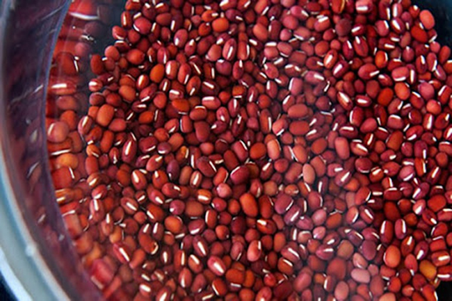 Ngâm đậu đỏ trong nước muối để làm tăng giá trị dinh dưỡng