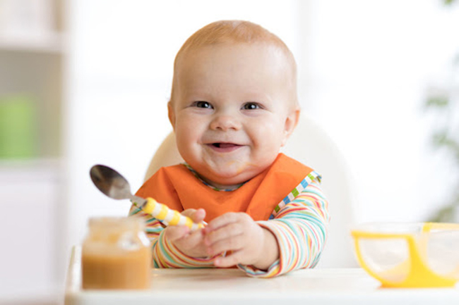 Thay đổi chế độ ăn, chú trọng bổ sung chất xơ cho bé mẹ nhé