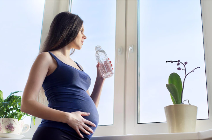 Nước lọc tốt cho sức khỏe của mẹ bầu 3 tháng