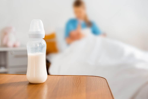 Không còn thức đêm với 7 cách cai sữa đêm cho bé bú bình hiệu quả
