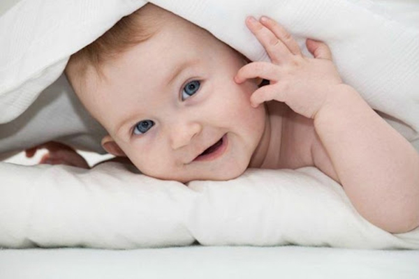 [GIẢI ĐÁP] Có nên dùng nước xả vải cho trẻ sơ sinh không?