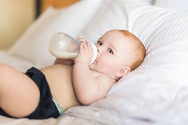 Lịch trình cai sữa đêm cho bé ti bình hiệu quả chỉ trong 1 tuần