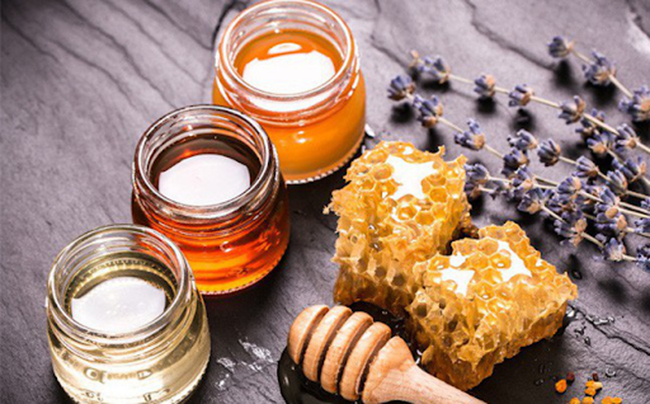 Mật ong có lợi cho tiêu hóa, giúp bé tăng cảm giác thèm ăn