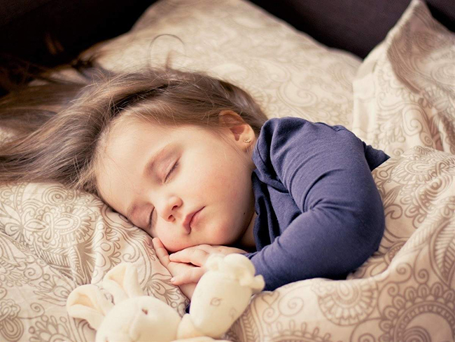 Chất liệu của chăn gối ảnh hưởng lớn tới giấc ngủ của bé