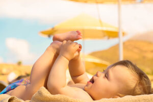 Nên tắm nắng cho trẻ sơ sinh đến mấy tháng tuổi mẹ nhỉ?  