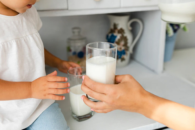 Trẻ ăn dặm muộn khó làm quen thực phẩm khác ngoài sữa
