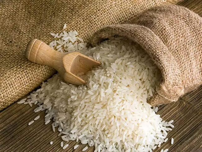 Nấu cơm nhão từ gạo cho bé