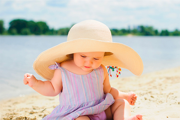 Cách tắm nắng cho trẻ vào mùa hè để bé khỏe xương, cao lớn vượt trội