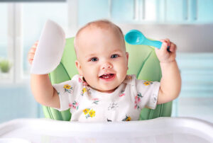 5 điều quan trọng mẹ bỉm sữa cần làm trước khi cho bé ăn dặm