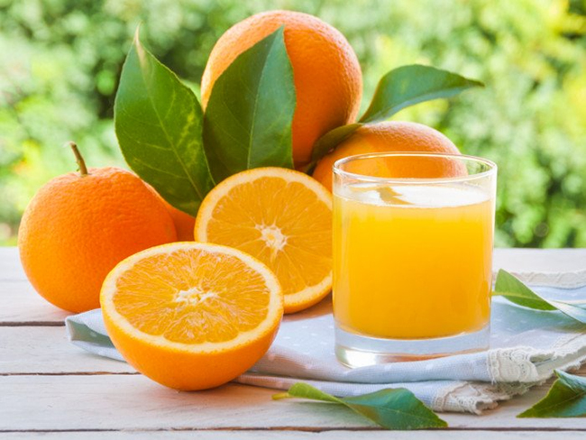 Bà bầu nên uống bao nhiêu nước cam?
