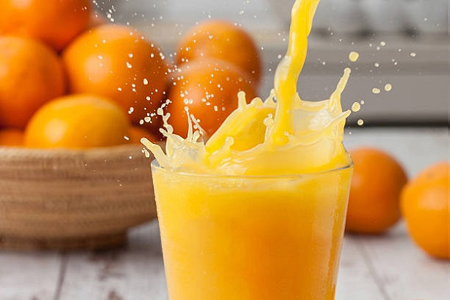 Nước cam giúp hòa tan các axit hình thành cặn bã trong thận, lọc máu, tiêu độc hiệu quả