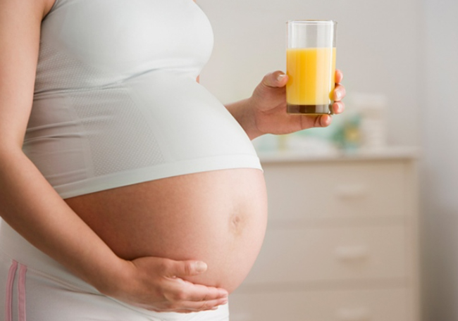Mẹ bầu uống nước cam hạn chế các bệnh về đường hô hấp