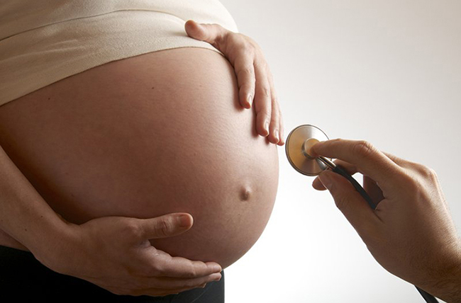Thai nhi đạp nhiều vào tháng cuối thai kỳ