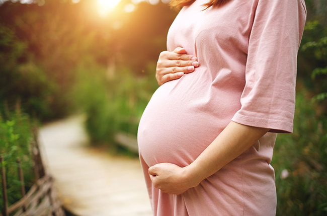 Công dụng của nước mía với mẹ và bé 3 tháng cuối thai kỳ