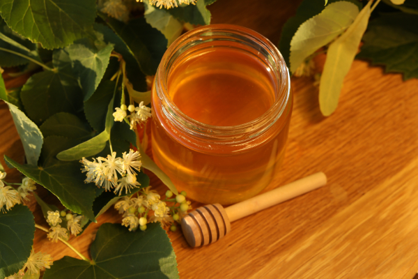 Uống mật ong giúp tốt cho cơ thể và cân bằng phần nào tiết tố cho mẹ bầu