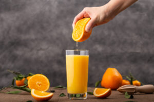 Mang thai 3 tháng đầu uống nước cam được không? Tham khảo mẹ nhé!