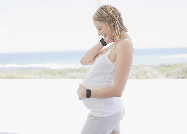 Mẹ bầu vận động nhẹ nhàng giúp kích thích thai nhi di chuyển