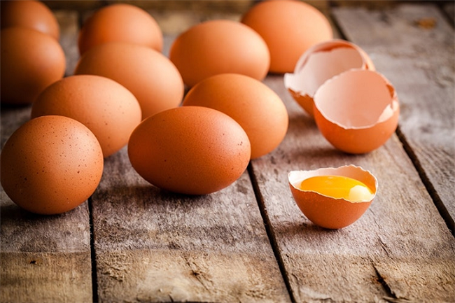 Cách chọn trứng gà ngon là gợi ý rau chùm ngây nấu với gì cho bé ăn dặm