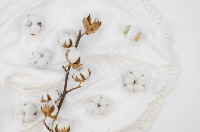 Vải có chất liệu cotton là lựa chọn đầu tiên mẹ nghĩ đến khi mua sắm quần áo