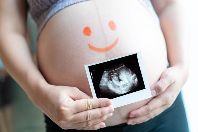 mẹ uống rượu trong giai đoạn mang thai có thể gây ảnh hưởng xấu đến sự phát triển của thai nhi