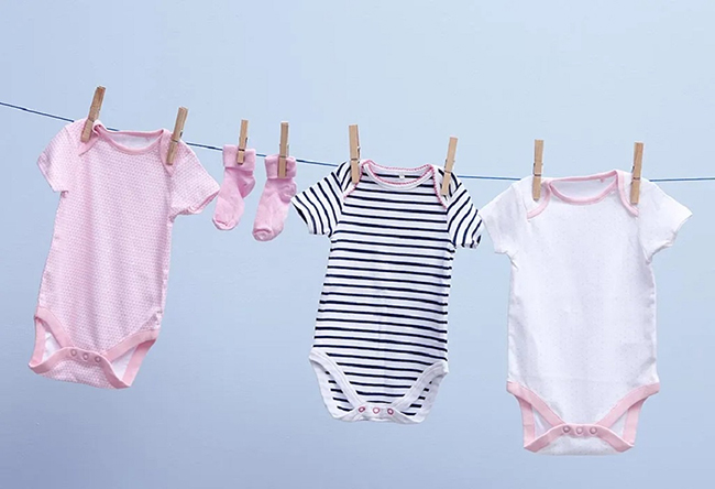 Sắm quần áo cho trẻ sơ sinh mùa hè