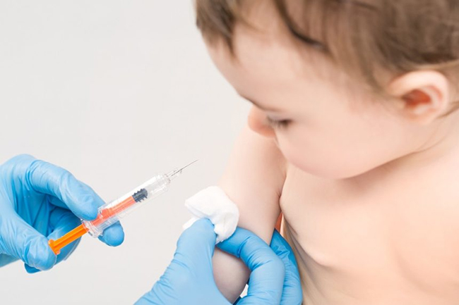 Trẻ bị cúm có tiêm phòng được không?