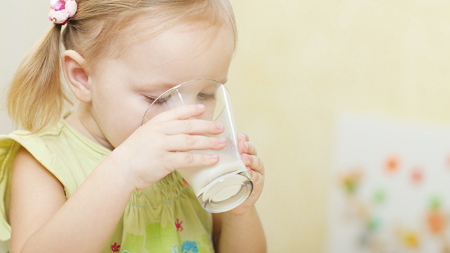 Sai lầm khi uống sữa milo khiến bé không cao