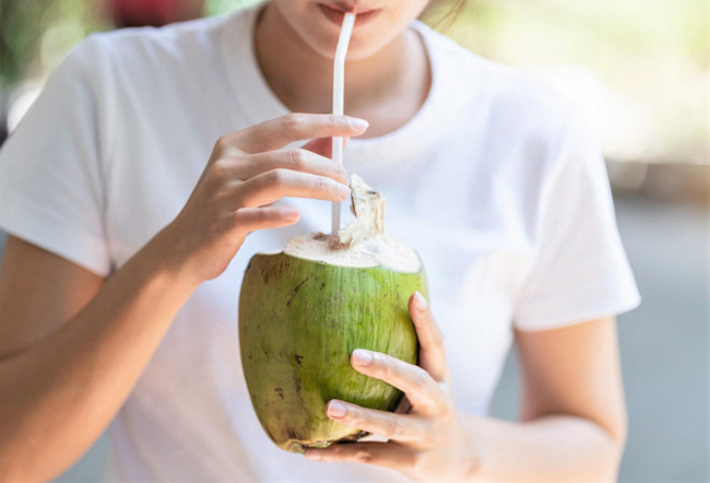 Sai lầm khi uống nước dừa có thể tránh thai