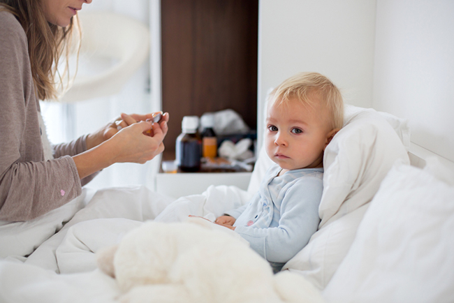 Trẻ bị cúm A mẹ nên làm gì?