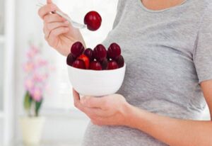 Bầu 3 tháng đầu ăn cherry được không? Lợi ích bất ngờ từ quả cherry