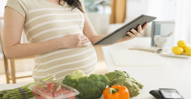 Mẹ bầu 3 tháng đầu nên hạn chế ăn rau đắng 