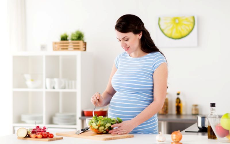 Axit folic cho bà bầu 3 tháng đầu giúp giảm nguy cơ sinh non và nhẹ cân